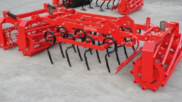 4 rows of straight spring tines with reversible points
