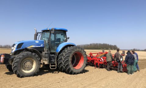 New Holland T 7050